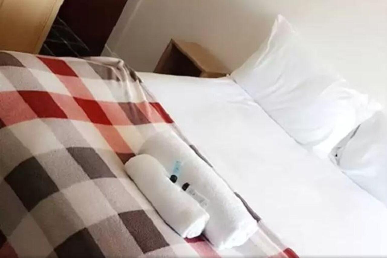 Oyo Gothenburg Hotel 邓弗姆林 外观 照片