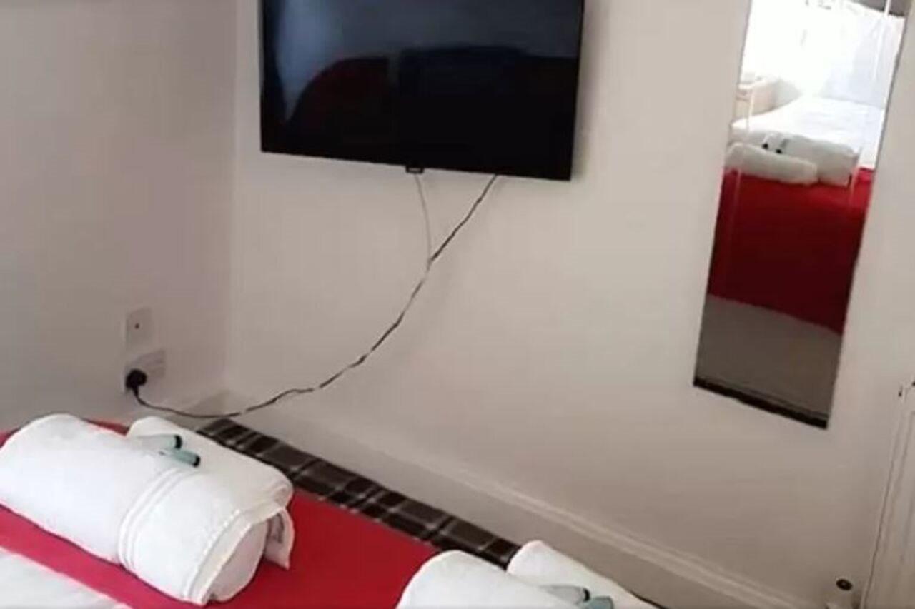 Oyo Gothenburg Hotel 邓弗姆林 外观 照片