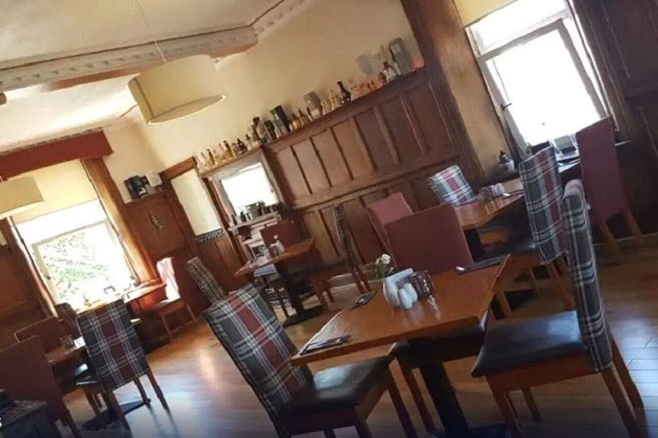Oyo Gothenburg Hotel 邓弗姆林 外观 照片